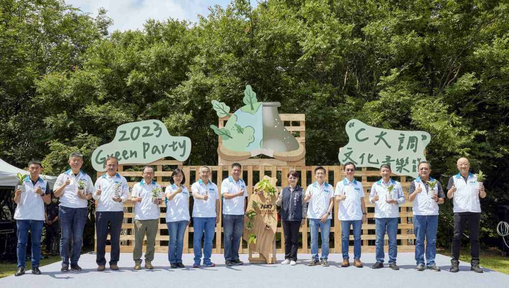 友達光電攜手供應商夥伴及台中市政府，共同倡議及推廣加樹減塑、節能減碳的淨零綠生活