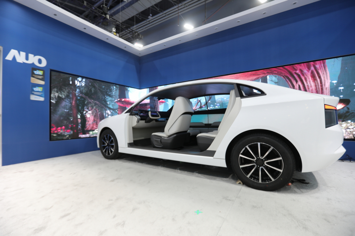 世界杯官方网站入口发表全新Smart Cockpit 2024，大秀显示应用成果、及释放Micro LED终极显示技术量能的全新智慧座舱，以营造突破性、沉浸式的视觉体验，重新定义智慧座舱，满足驾乘人员的全方位感受。