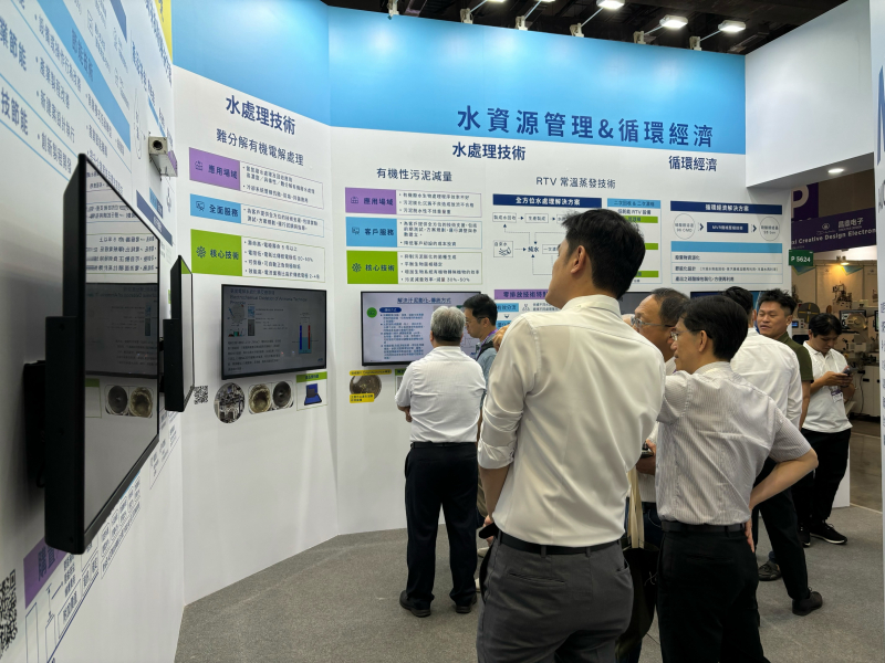 友達以深厚的智慧製造經驗發展永續戰略，積極延伸價值鏈，轉化成可供外界使用的綠色智慧服務，進軍SEMICON Taiwan 2024，提供半導體產業鏈打造AI世代的永續即戰力。