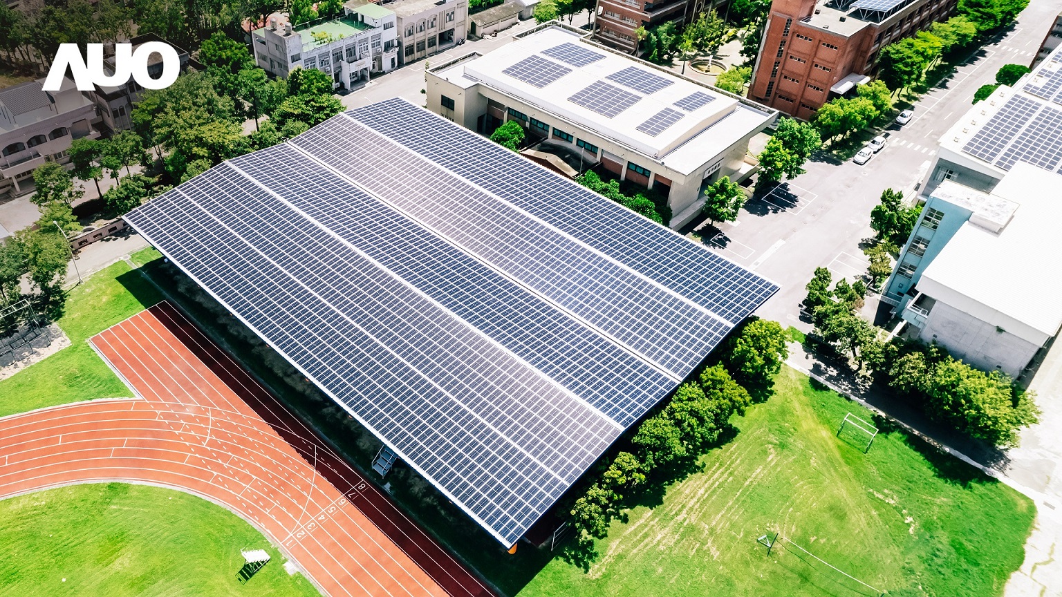 世界杯官方网站入口SunSteel光电整合型浪板具备快速安装、轻量化优势，可提升15%发电效能，通过国际IEC与台湾VPC认证安全、防漏、耐候标准