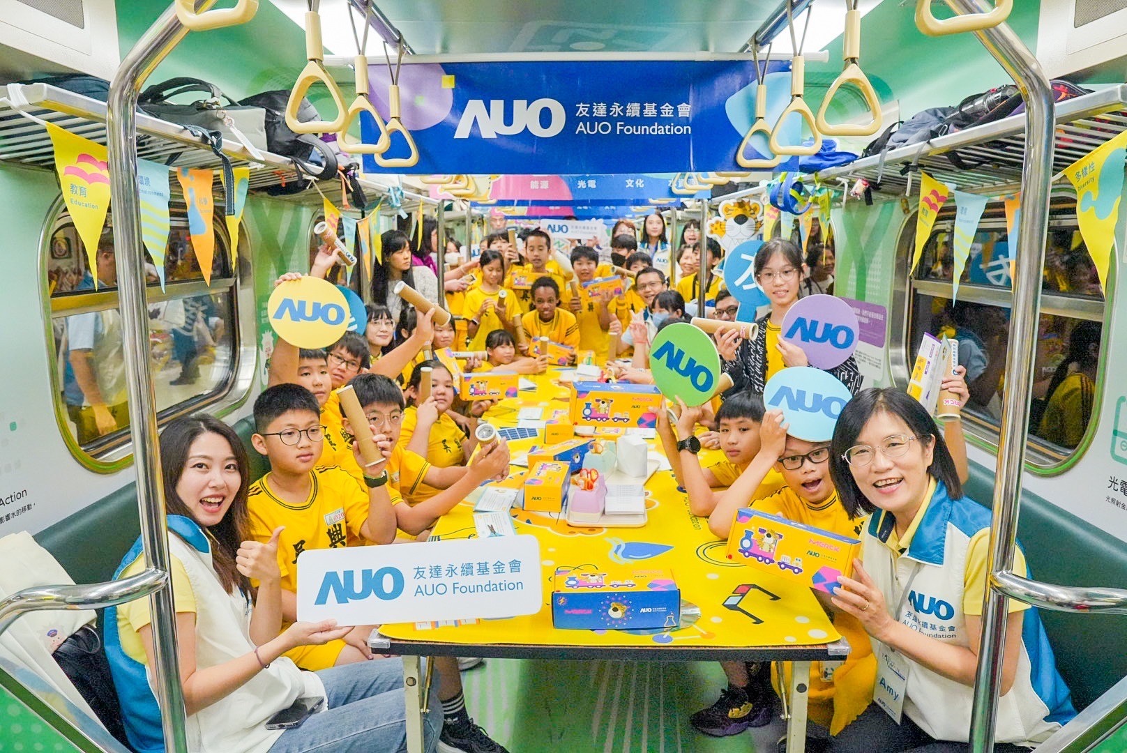 友達永續基金會響應國科會推動的「臺灣科普環島列車」正式啟航，透過「生活中的科學」車廂課程設計，展開為期6天巡迴全臺17個縣市、停靠32站的移動式科普之旅