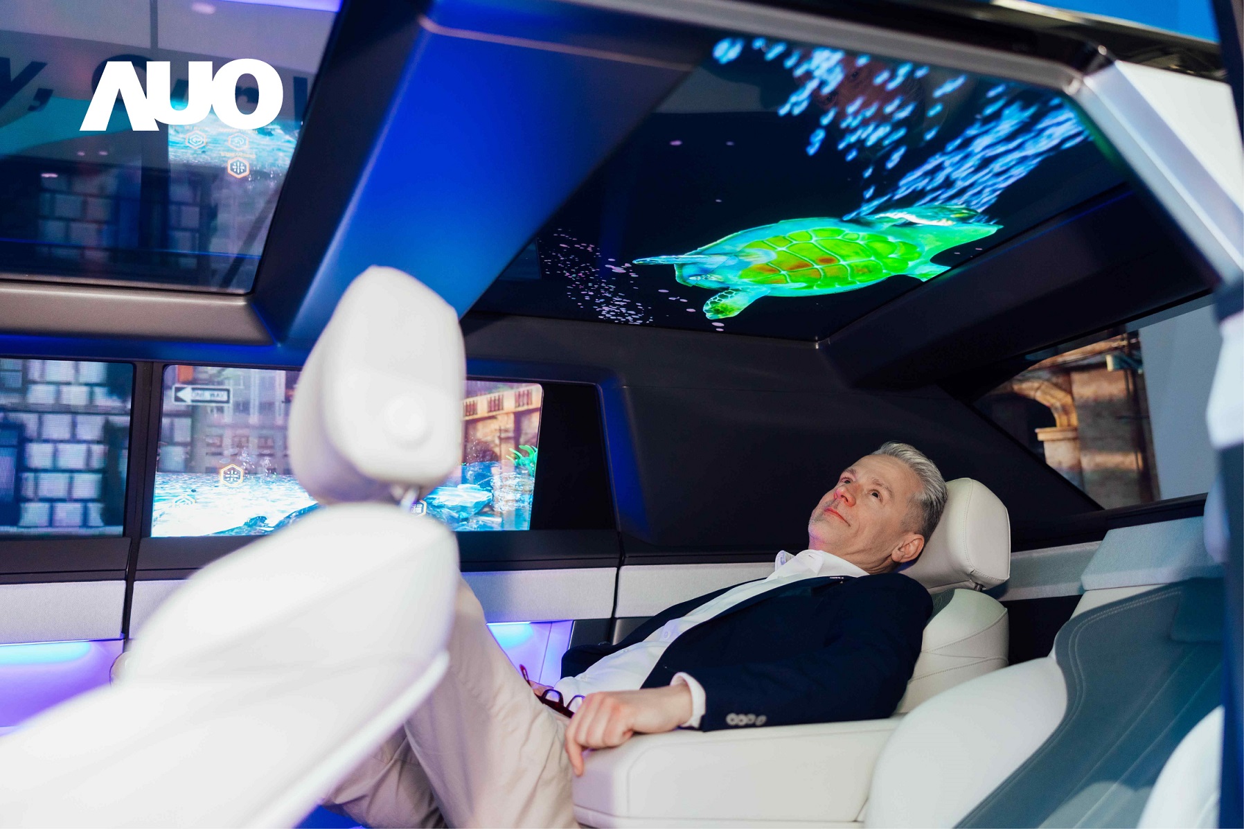 世界杯官方网站入口Smart Cockpit 2025集Micro LED透明、大型化、可挠优势之大成，携手BHTC打造未来视界的车用Display HMI解决方案